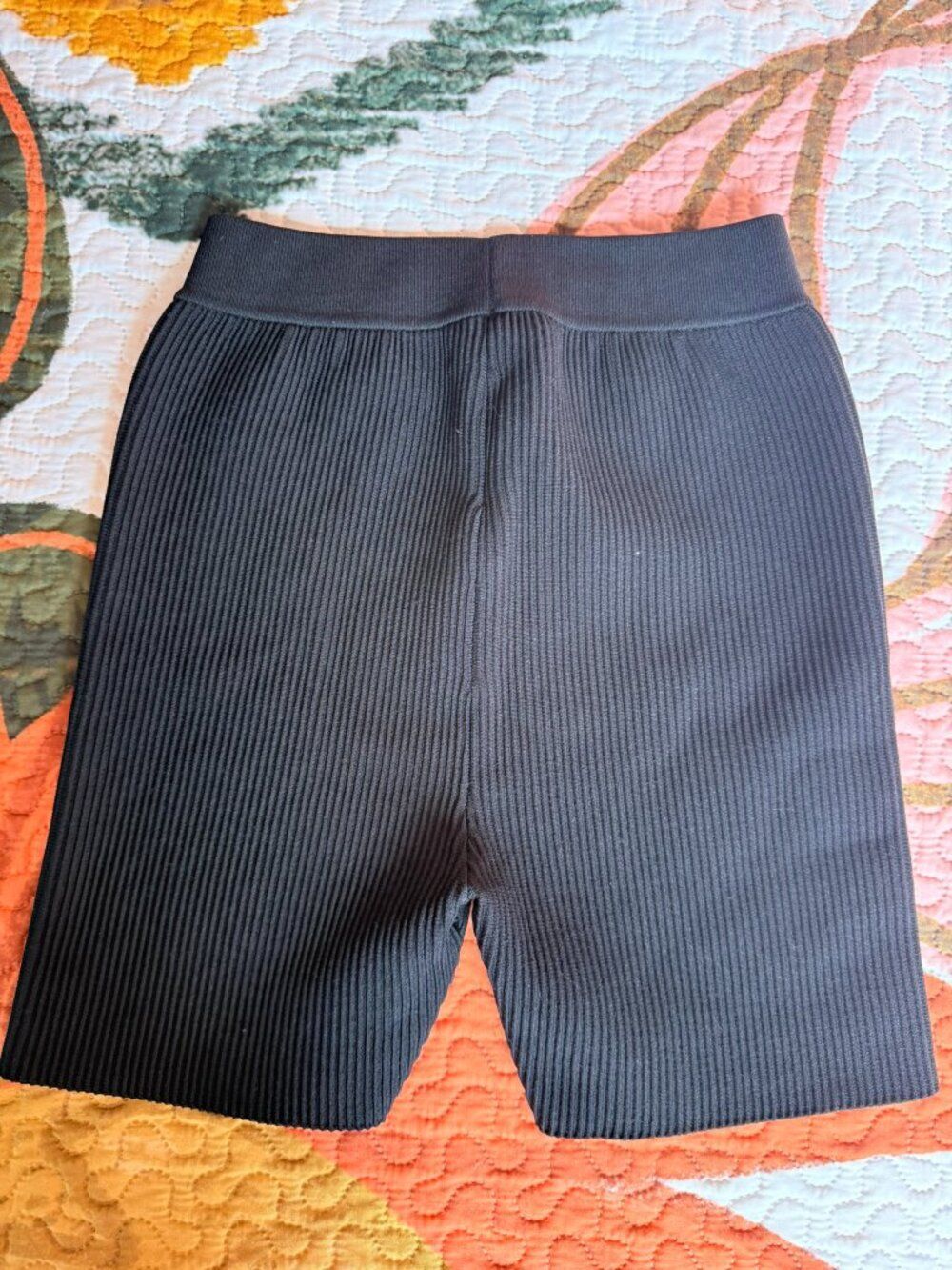 Cuts Black Ribbed High Waisted Biker Shorts Activewear Quiet Luxury Size L - Picture 2 of 6